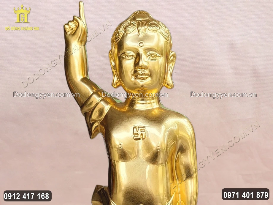 Gương mặt tr&ograve;n đầy ph&uacute;c hậu của Ng&agrave;i được chạm khắc sắc n&eacute;t bởi c&aacute;c nghệ nh&acirc;n